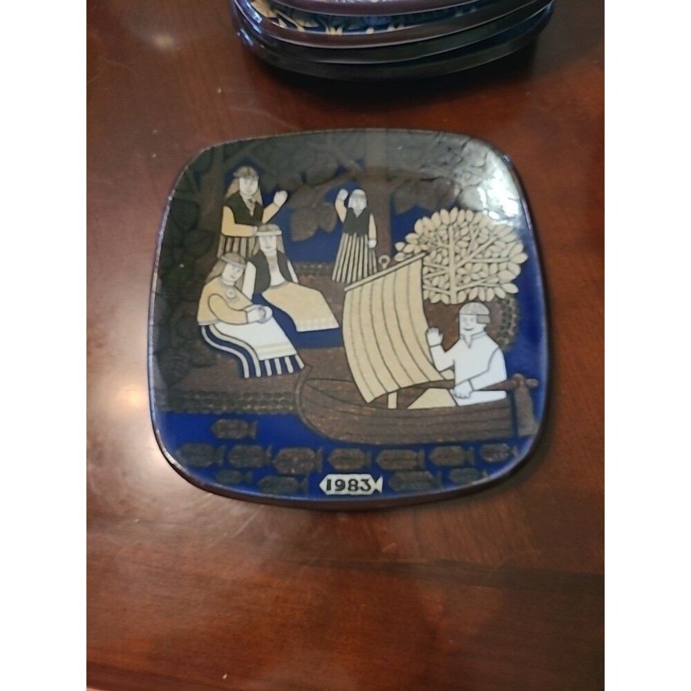 Vintage Arabia Finland Kalevala 1983 Annual Plate Raija Uosikkinen Sq 7 3/4"